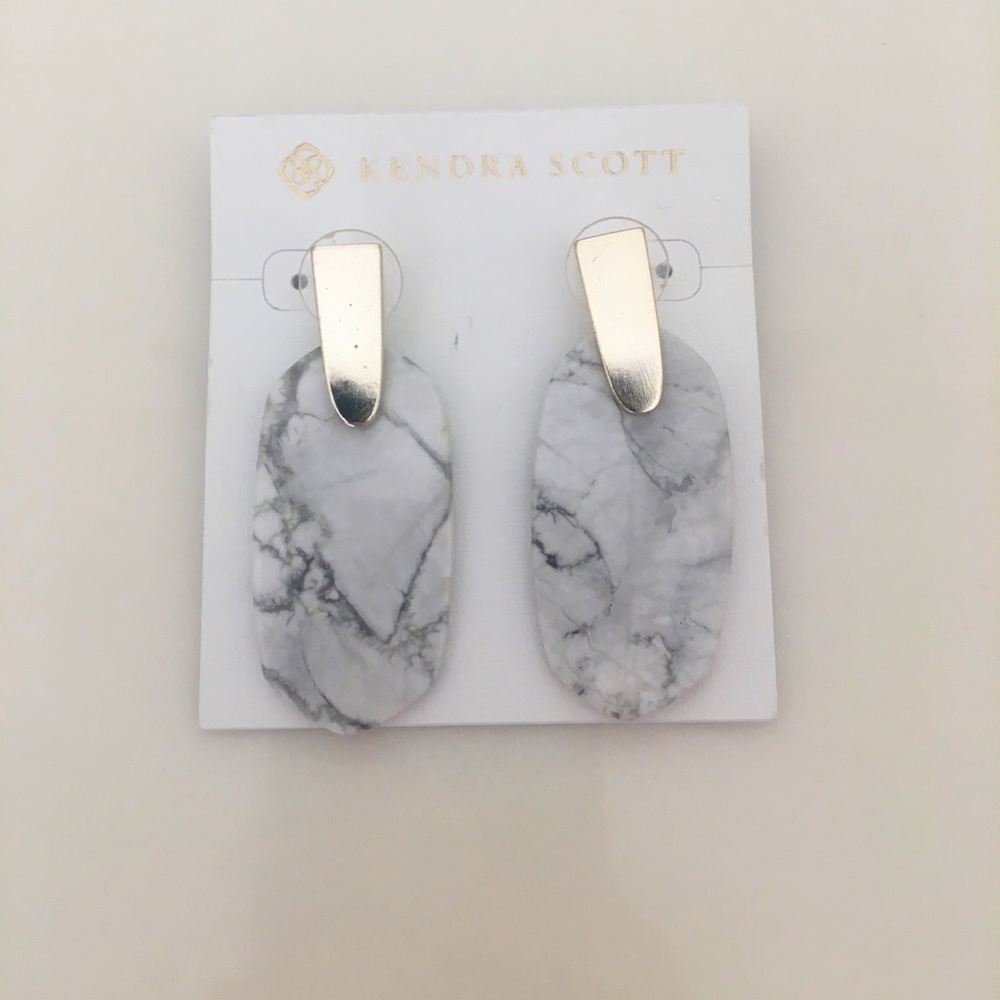 *SOLD* Kendra Scott Aragon Howlite Earrings